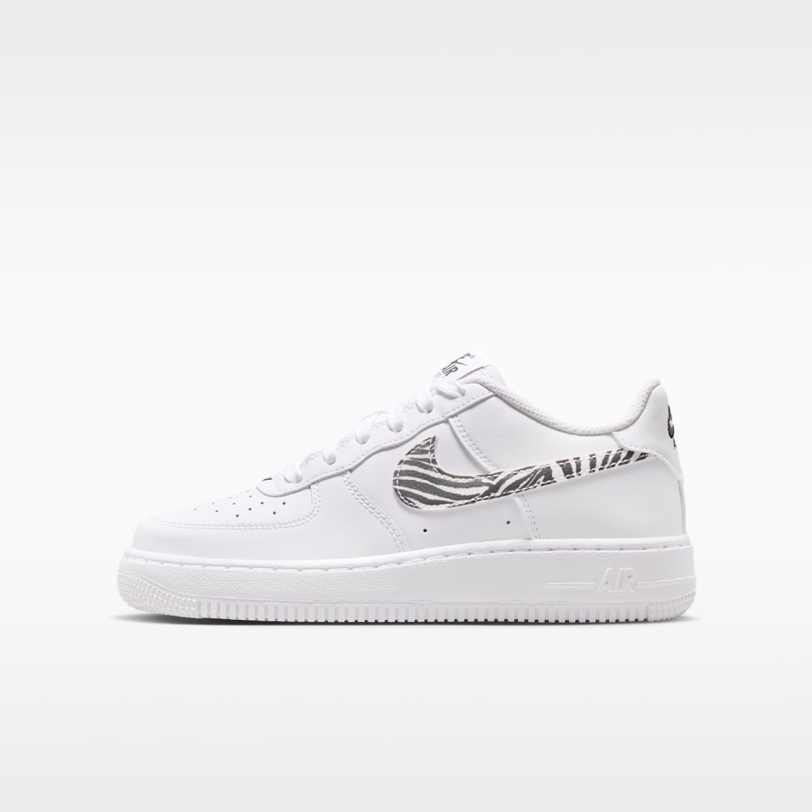 Kids' & Junior White Air Force 1 Shoes. Nike NL